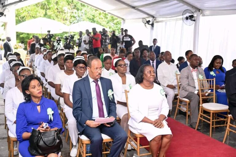 Servir avec cœur : 25 nouvelles héroïnes en blouse blanche