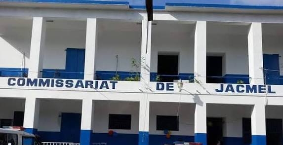 Jacmel sous le choc : sept suspects avouent le meurtre brutal d’un couple âgé