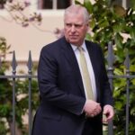 Affaire Epstein : le frère du roi arrêté — un anniversaire menotté qui fait trembler le Royaume