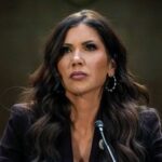 DHS EN CHAOS : Comment Kristi Noem Perd Son Poste en 24h !